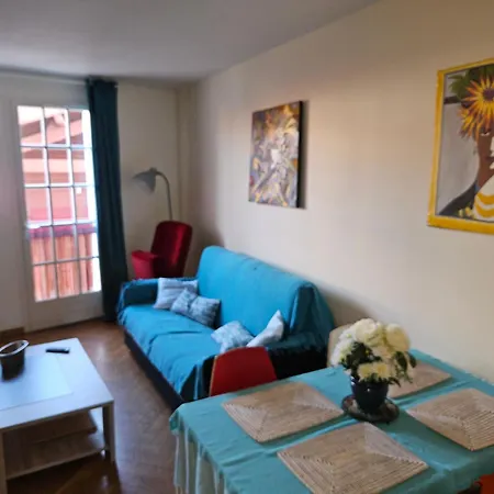 Apartmán T2 En Duplex Dans Le Centre Historique. *